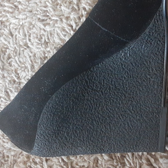 Shoes - Picture 3 of 5